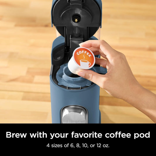 Cafetière individuelle bleue, compatible avec les capsules K-Cup, réservoir de 1,6 L, tailles de préparation de 177 à 710 ml, format compact