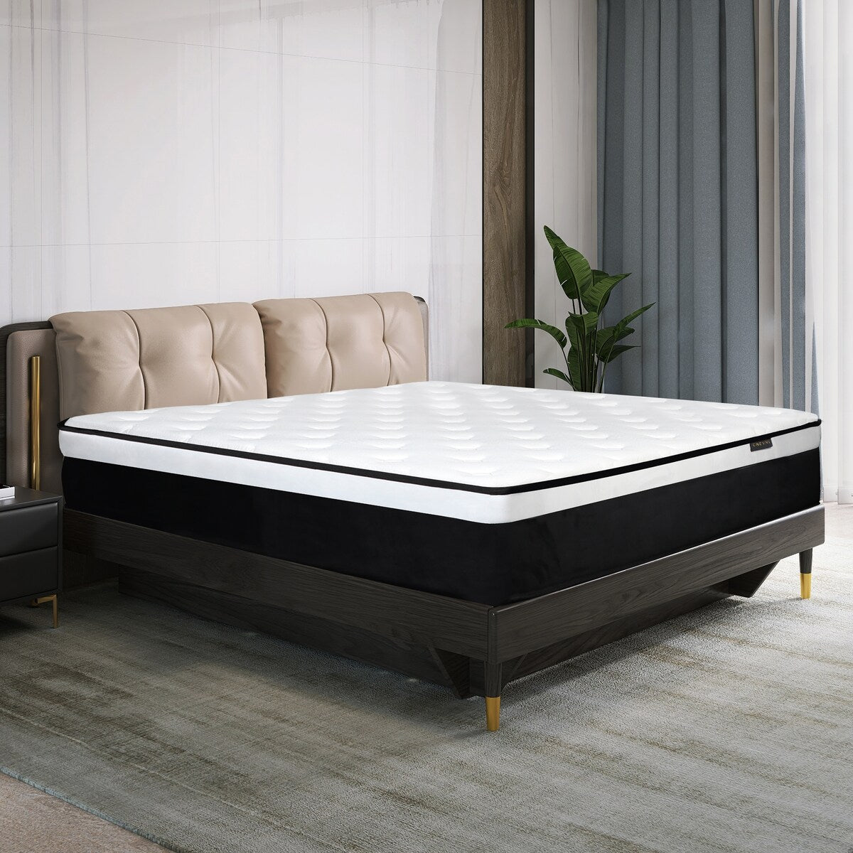 Matelas hybride en mousse à mémoire de forme de fermeté moyenne, livré dans une boîte.