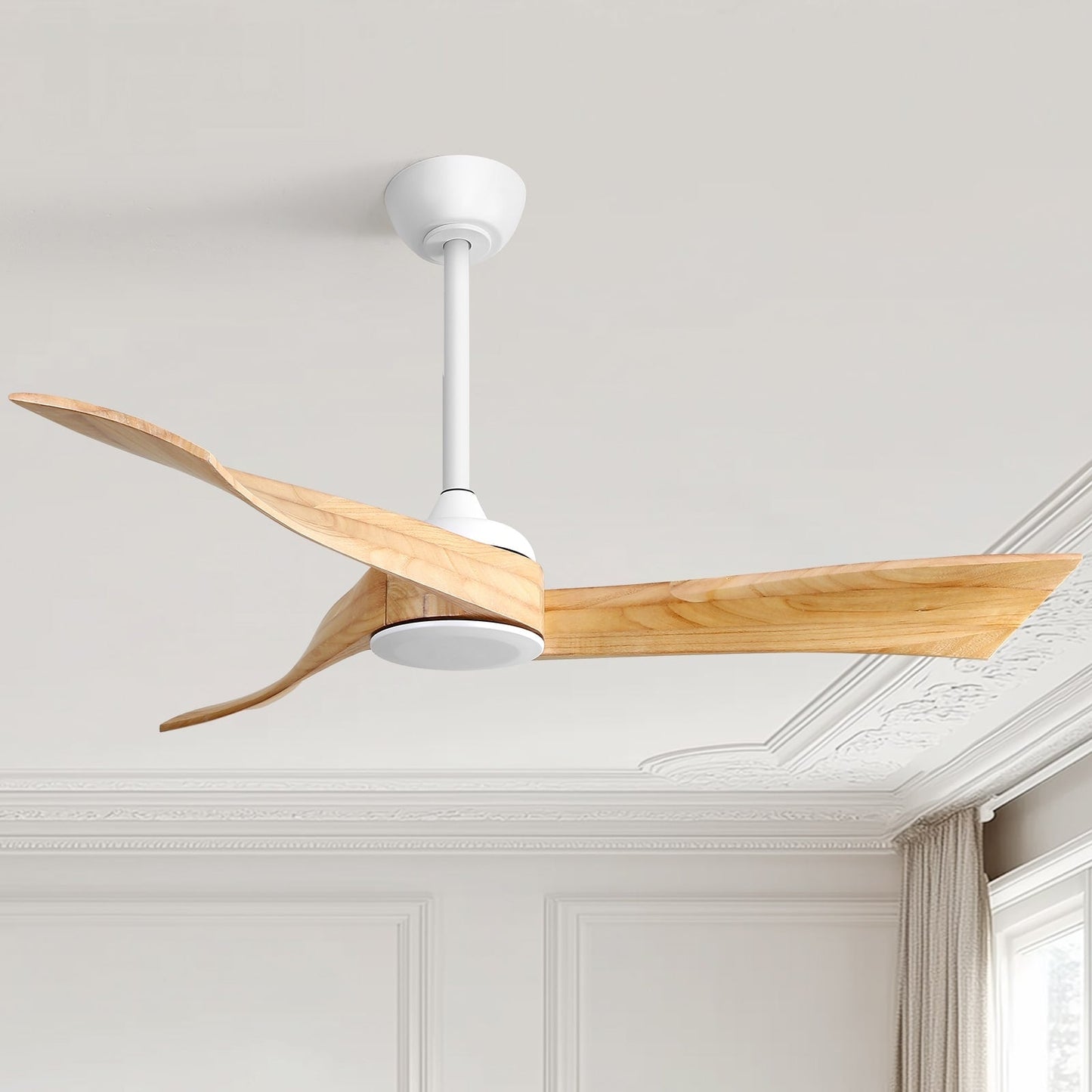 Ventilateur de plafond moderne de 132 cm (52 ​​pouces) en bois massif et ABS avec télécommande (sans éclairage), 6 vitesses de ventilation et flux d'air réversible.