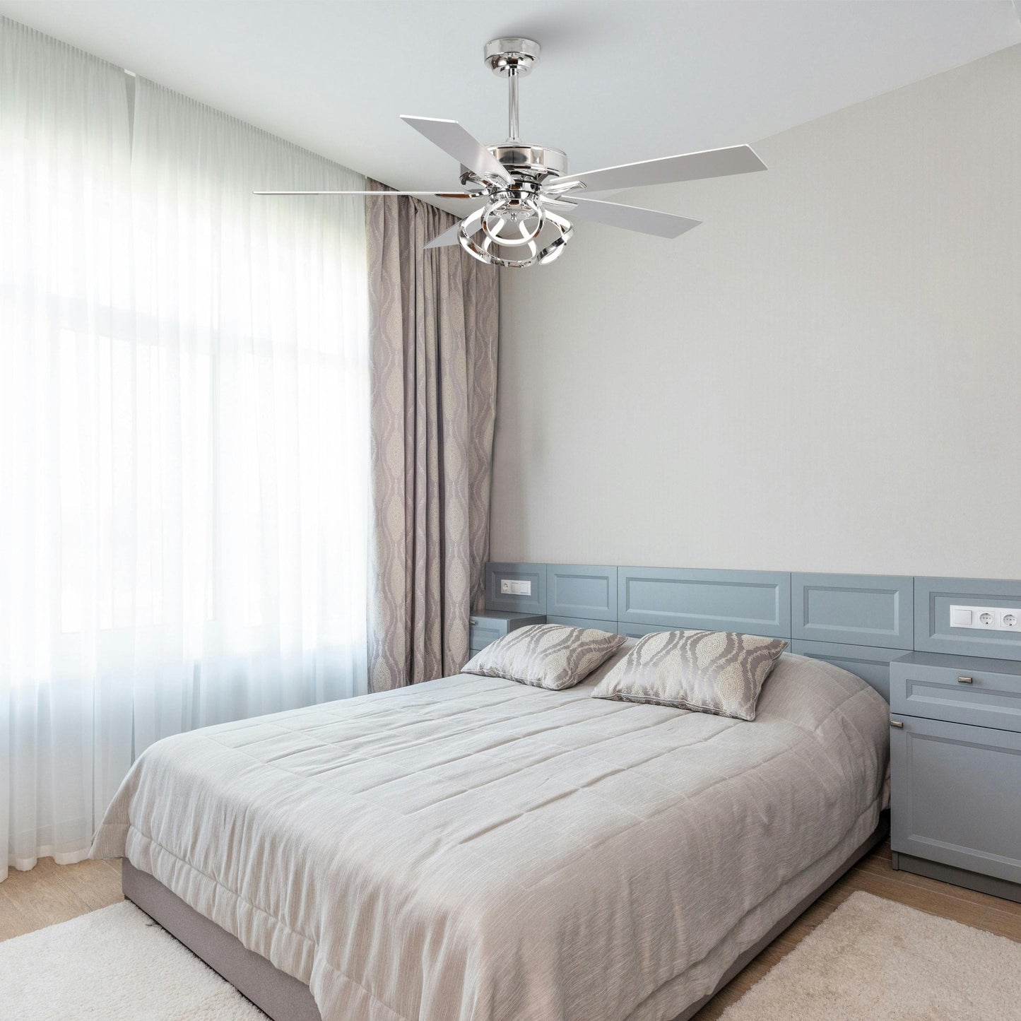 Ventilateur de plafond intérieur moderne chromé/noir de 52 pouces avec éclairage LED à intensité variable et télécommande