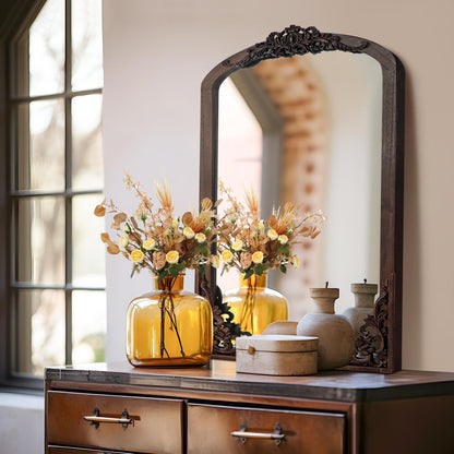 Miroir sur pied arqué en bois massif sculpté