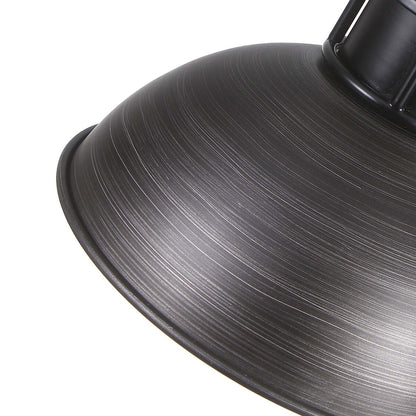 Suspension à trois lumières de style industriel/ferme, en métal, finition bronze huilé, pour îlot de cuisine.