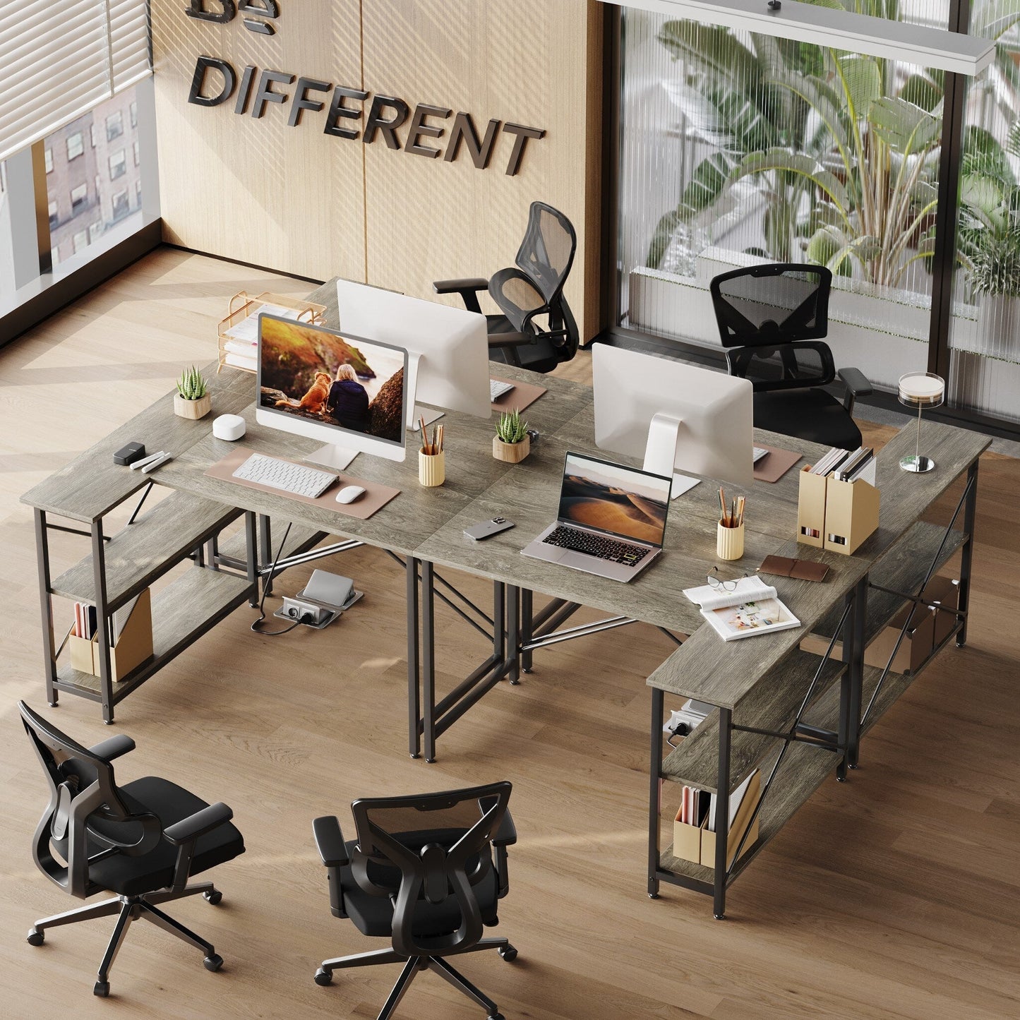 Petit bureau d'angle en forme de L avec étagères de rangement