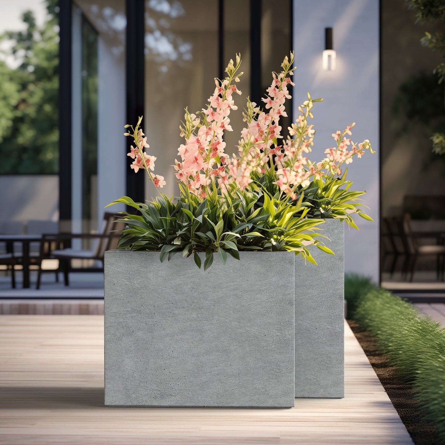 Jardinières rectangulaires hautes en béton / Grands bacs à fleurs d'intérieur et d'extérieur